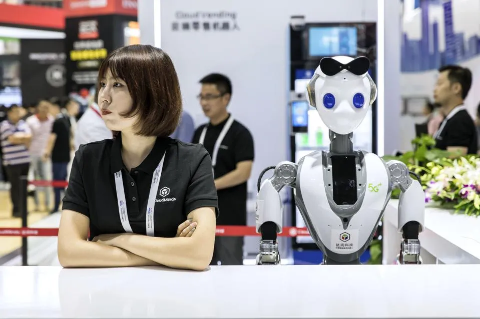 Service Robots in Chinese Retail: AI Companions or Cost Cutters?