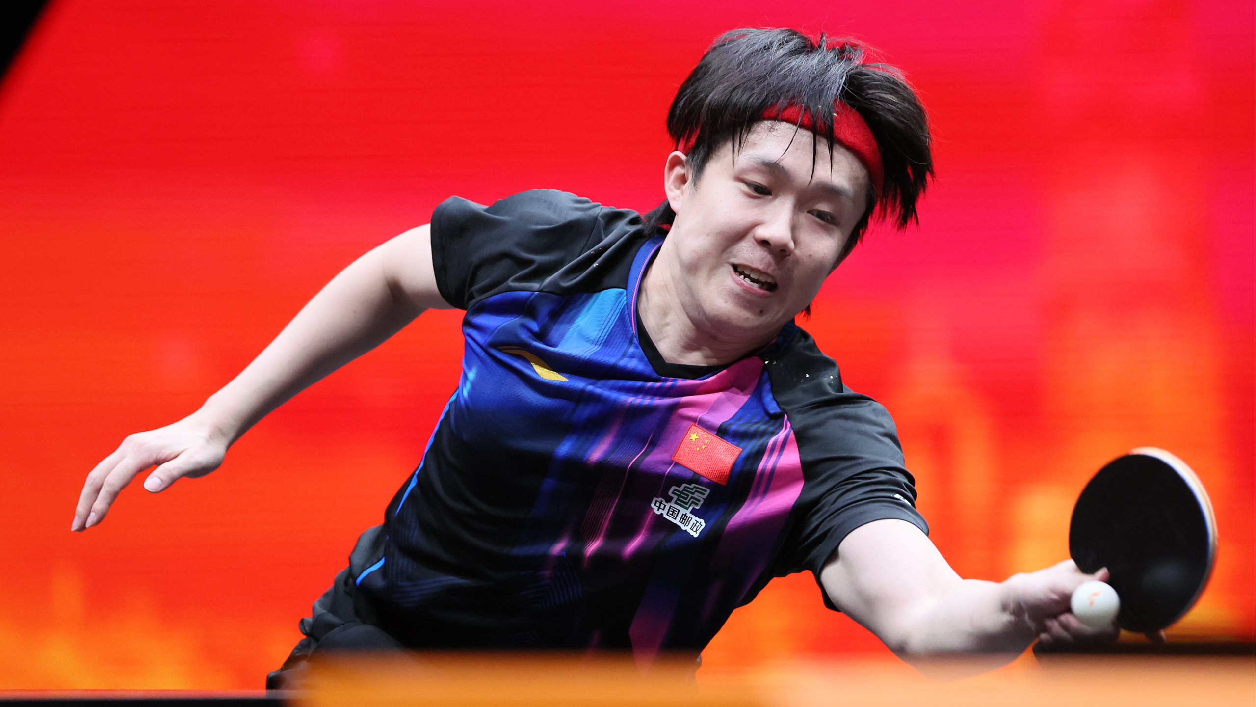 Wang Chuqin and Wang Manyu Begin WTT Finals Campaign with Hard Fought Wins in Hong Kong