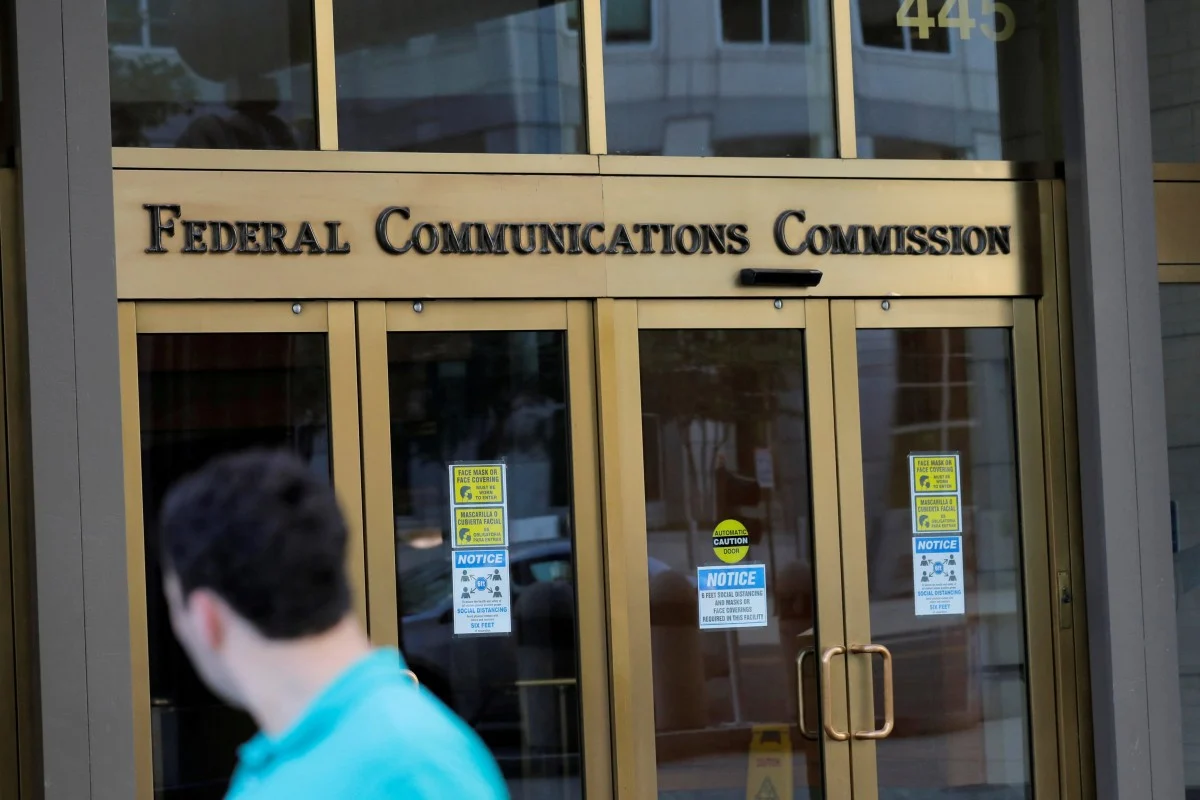 US Regulator Signals Possible Ban on Chinese Telecom Firms From American Networks