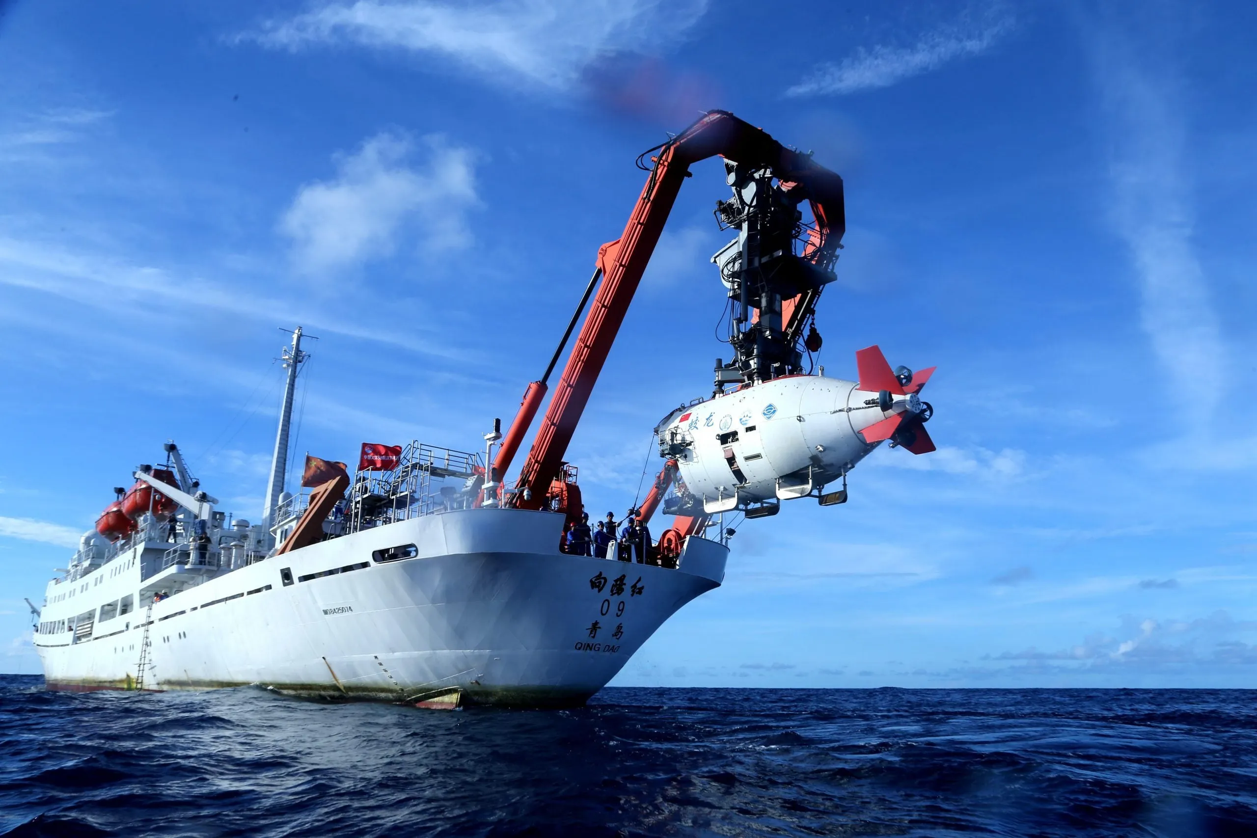 China’s Three Deep Sea Manned Submersibles Surpass 1,700 Dives