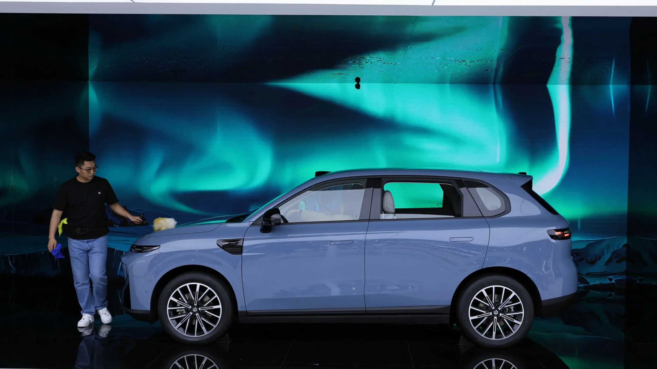 Spain’s ambitious electric car plan presents an opening for China, analysts say