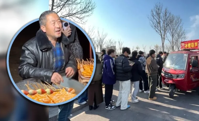 Long Queues Form at Chinese Snack Stall as Customers Rally to Support Bereaved Father