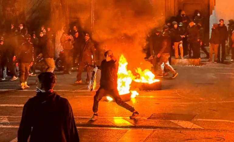 Trump Says Iran Seeking Talks After Deadly Crackdown as Protest Death Toll Rises