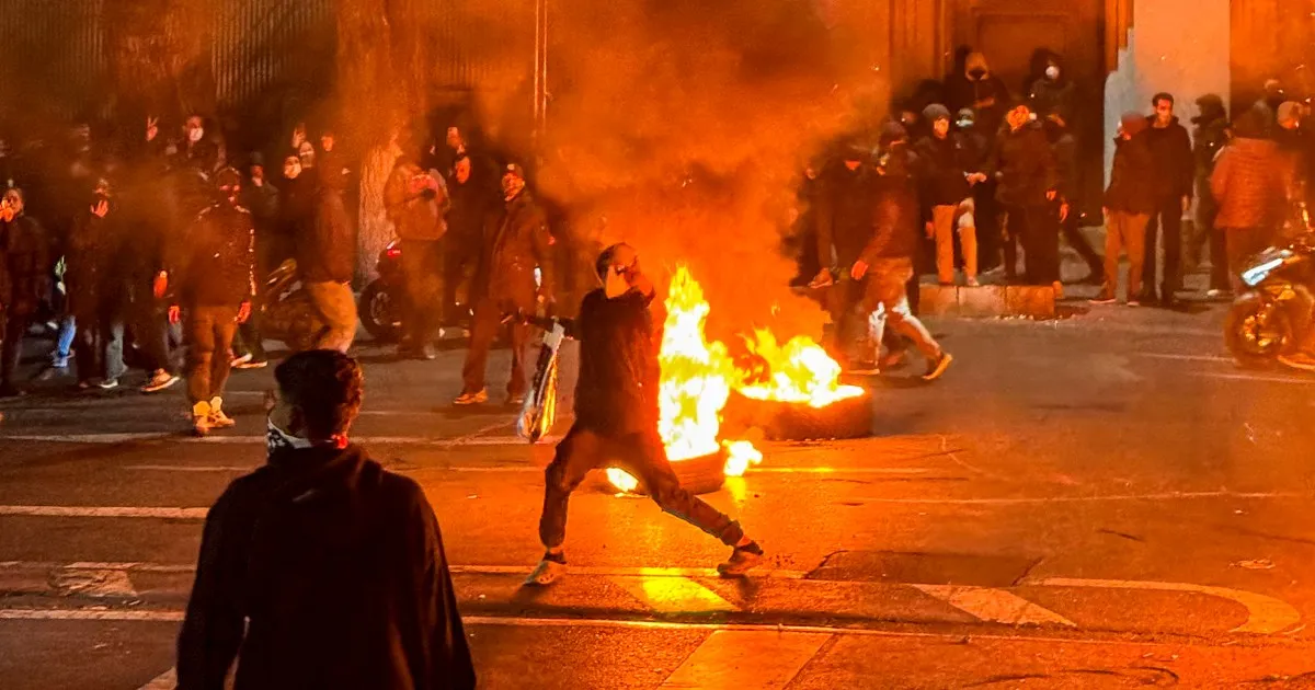 Trump Says Iran Seeking Talks After Deadly Crackdown as Protest Death Toll Rises