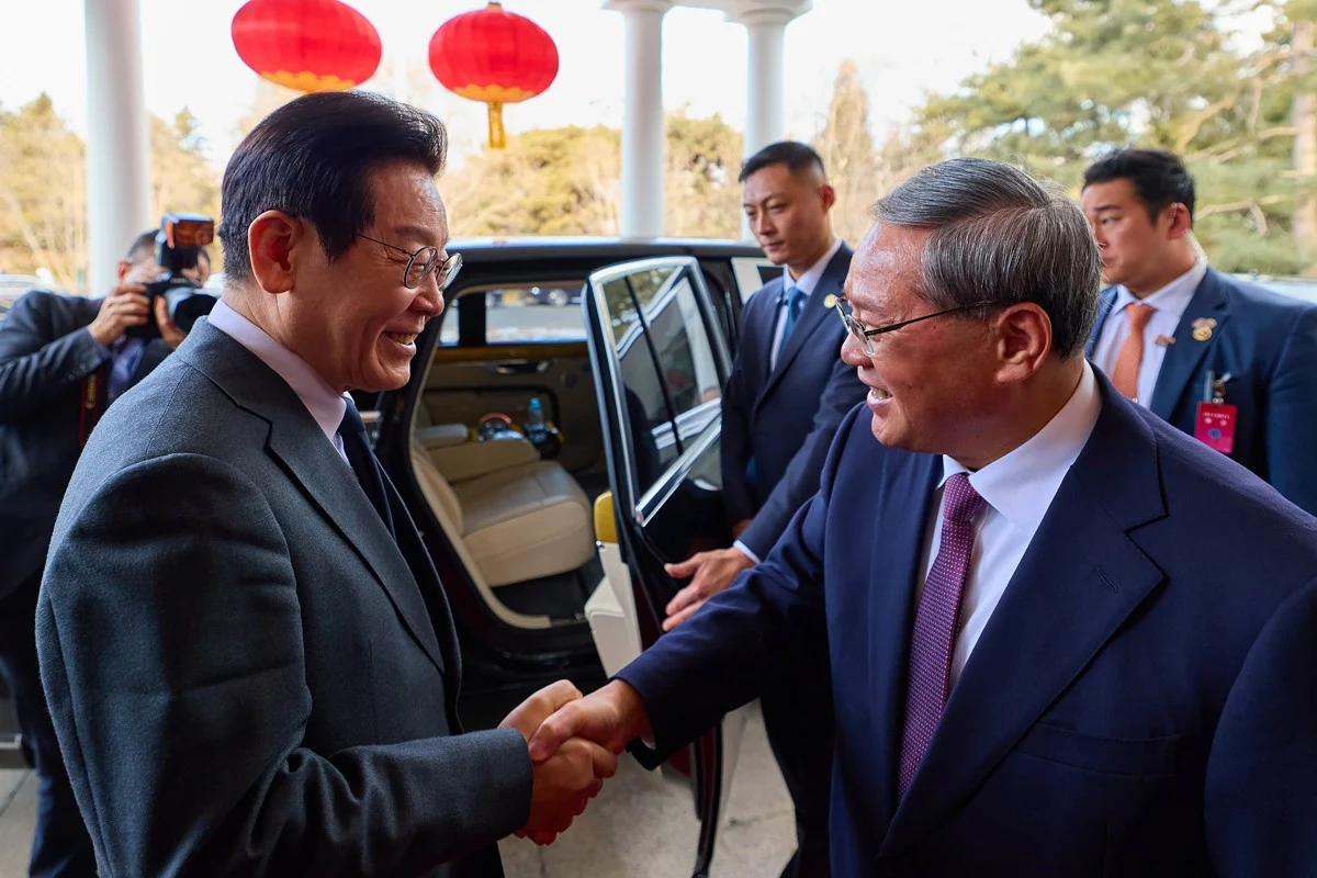 China and South Korea reaffirm free trade stance as Li Qiang meets Lee Jae Myung in Beijing