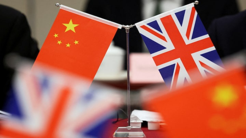 China Signals Reset Push With UK as Starmer Visits Beijing