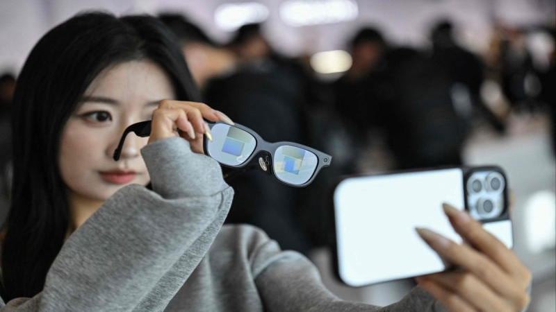 AI eyewear records surge in China during Spring Festival shopping rush