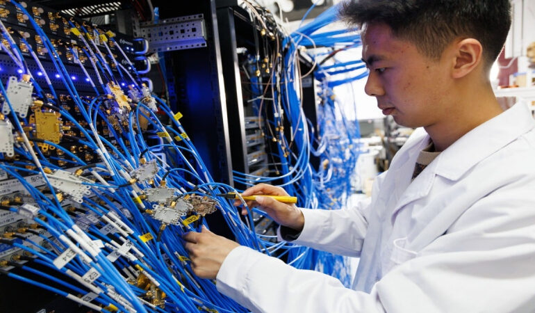 Chinese Researchers Slow Quantum Chaos Using 78 Qubit Processor