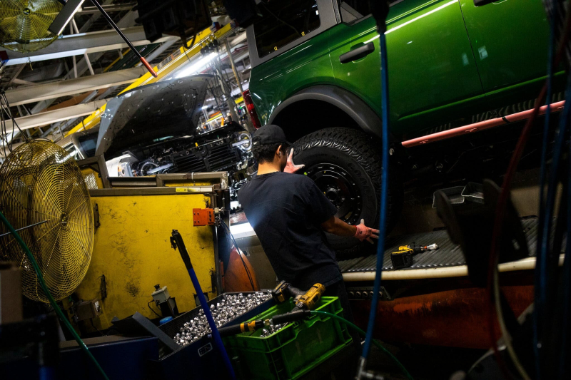 US Automakers Face Risk of Falling Behind as China Advances in EV and Self Driving Technology