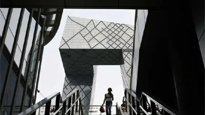 Fake Fitness Tracker Manipulates Chinese Chatbots as AI Data Poisoning Scandal Sparks Debate