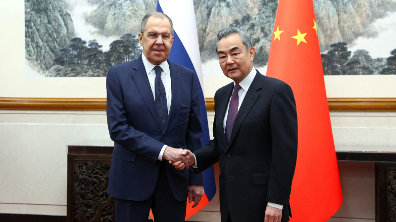 Lavrov Criticizes Efforts to Contain Russia and China During Beijing Visit